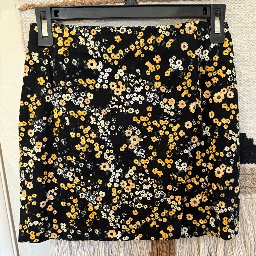 Eyeshadow Yellow and White Floral Mini Pencil Skirt